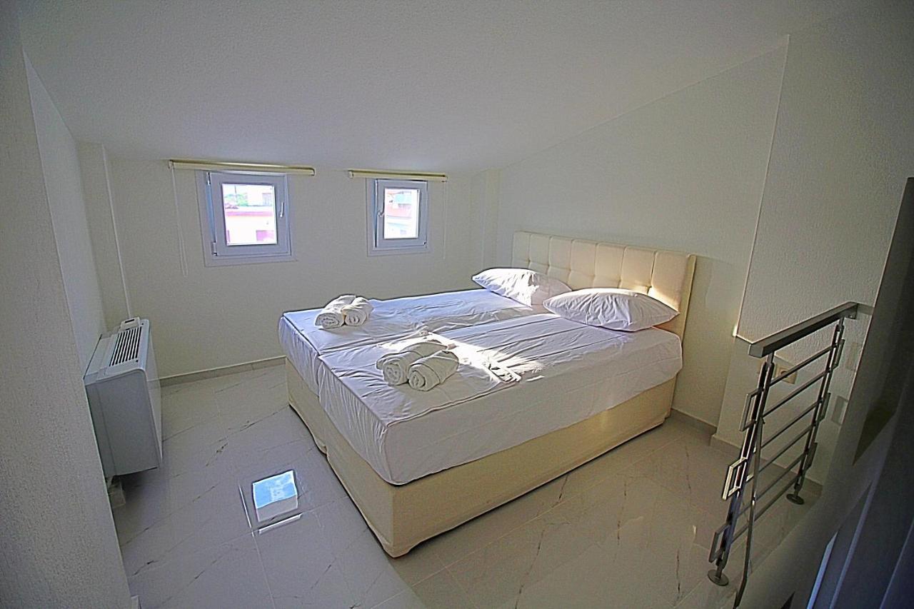 Sky Rays Luxury Apartments Nikiti  Esterno foto